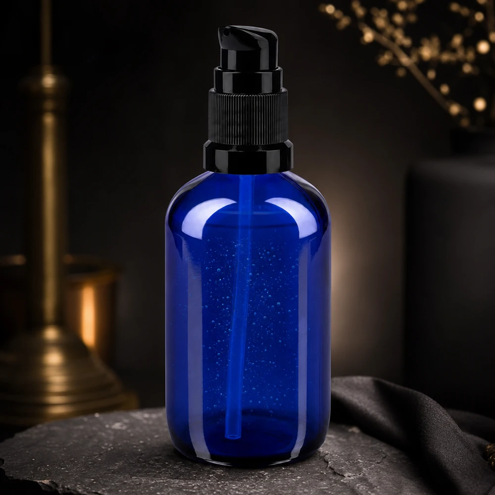 Apothekenflasche blau 100ml PumpVerschluss schwarz Standard 100ml blaue STD Apothekerflasche mit mattschwarzem Pumpaufsatz im luxuriösen Ambiente
