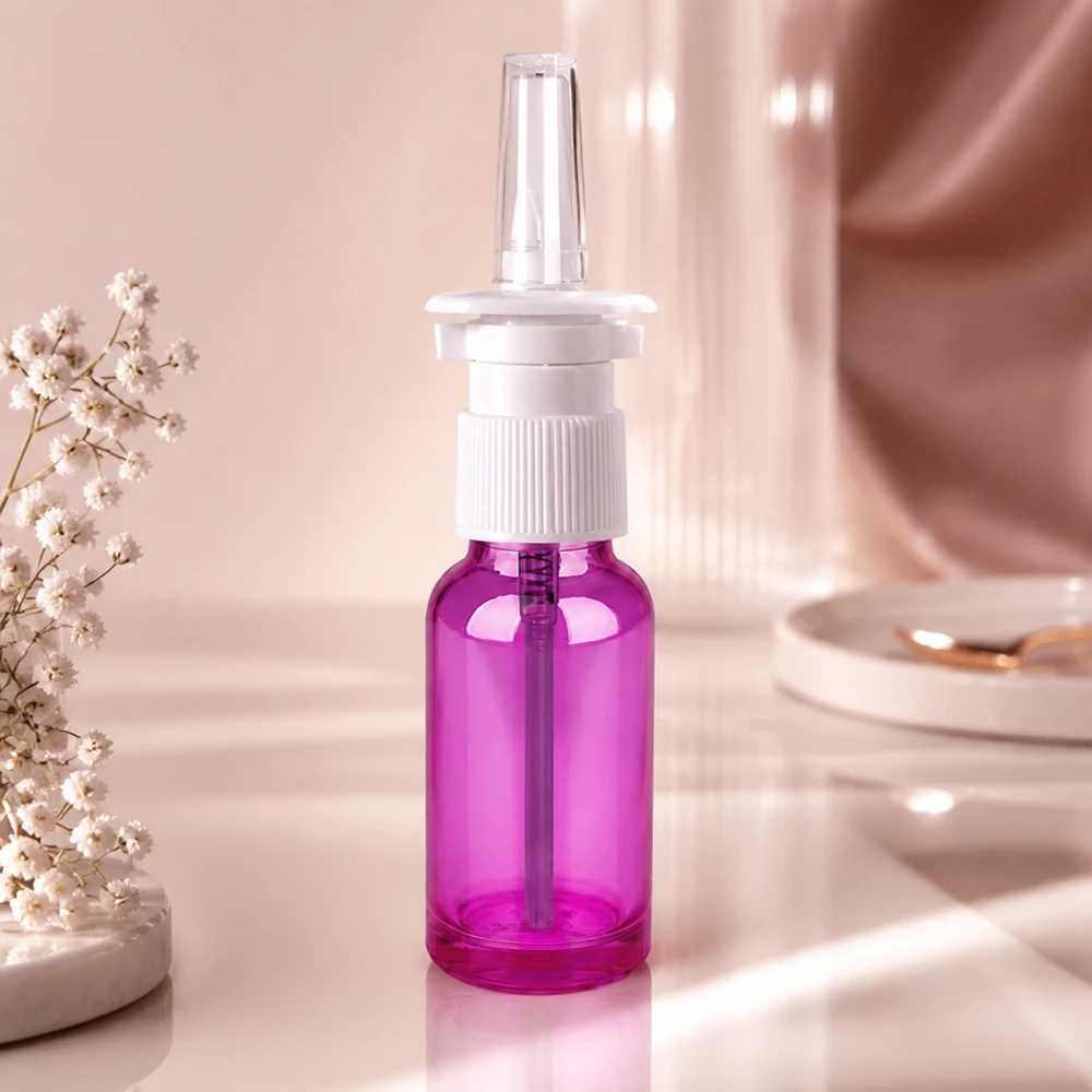 20ml Nasensprayflasche weiß/transparent Standard PurpleLine. UT18/20 20ml Nasensprayflasche mit rutschfester Oberfläche in violett für sichere Handhabung und Anwendung