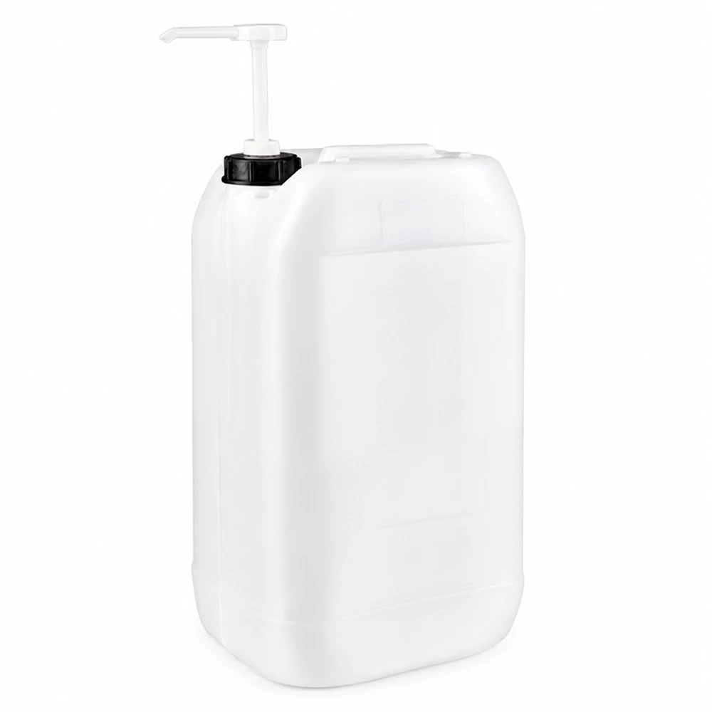 Kanister 15 Liter mit Dosierpumpe Rechteckiger 15L Kanister in Weiß mit praktischer Ausgabepumpe und schwarzem Schraubverschluss