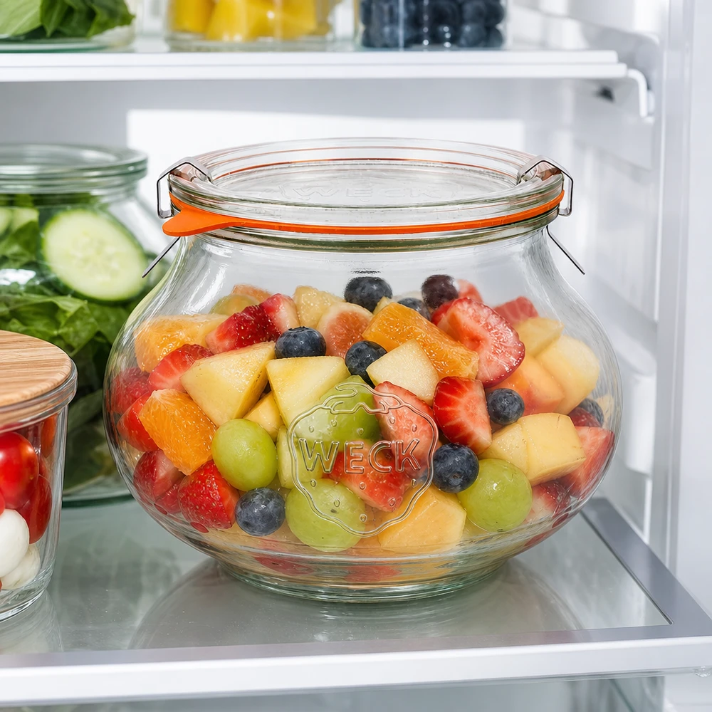 WECK Schmuckglas 1062ml RR100 mit frischem Obstsalat im Kühlschrank Fruchtsalat im bauchigen Einmachglas