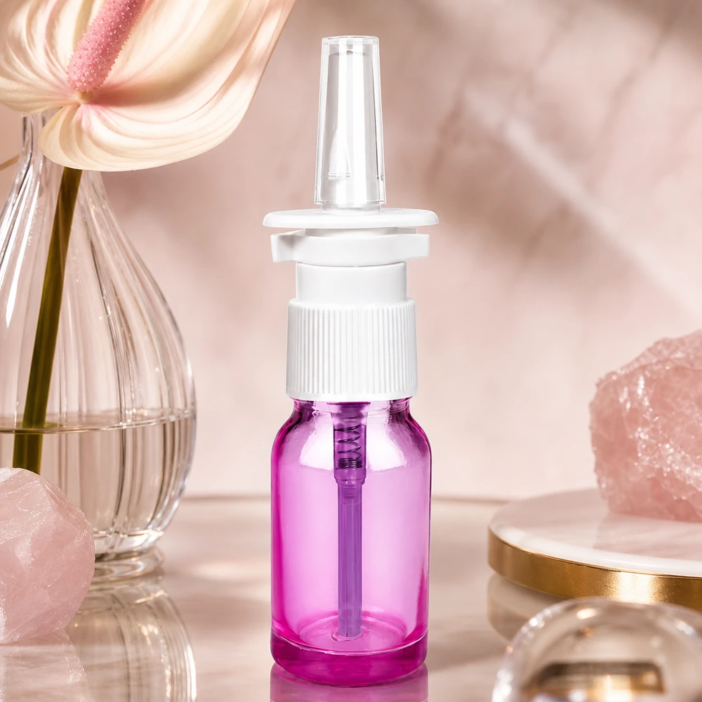 10ml Nasensprayflasche weiß/transparent Standard PurpleLine. UT18/10 10ml Sprühflasche in Purple Light mit STD Gewinde UT18/10 für pharmazeutische Lösungen