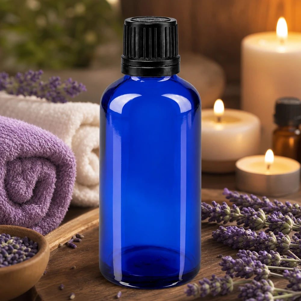 Kobaltblaue Apothekerflasche 50ml mit kindersicherem OV-Verschluss in Spa-Ambiente