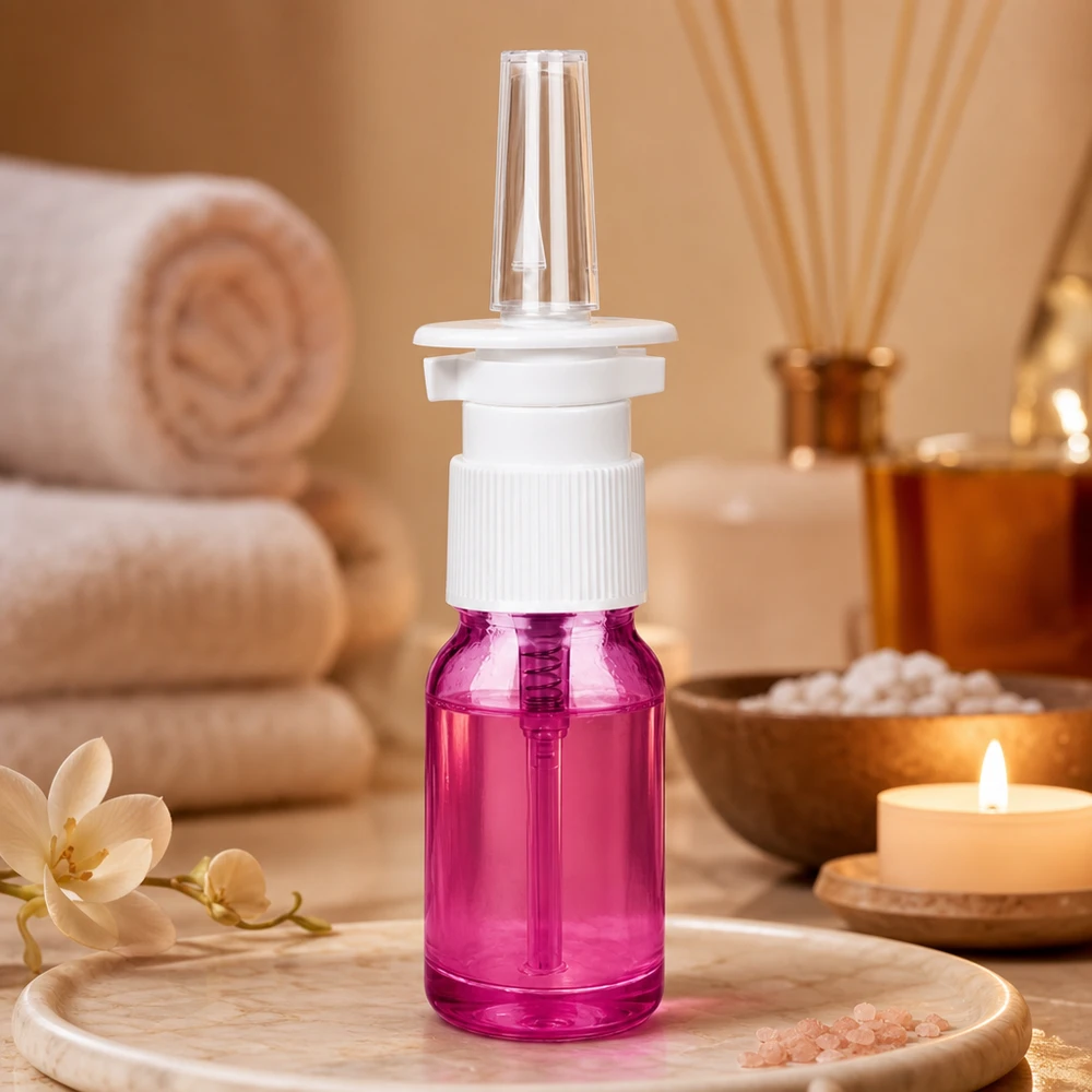 10ml Nasensprayflasche weiß/transparent Standard PurpleLine. UT18/10 Handliche 10ml Sprayflasche in Purpur mit ergonomischem Pumpaufsatz für therapeutische Anwendungen