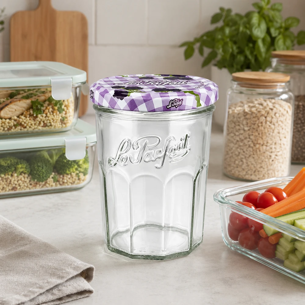 Le Parfait Sturzglas 385ml in moderner Küche zwischen Vorratsgläsern und Gemüse als Aufbewahrungslösung