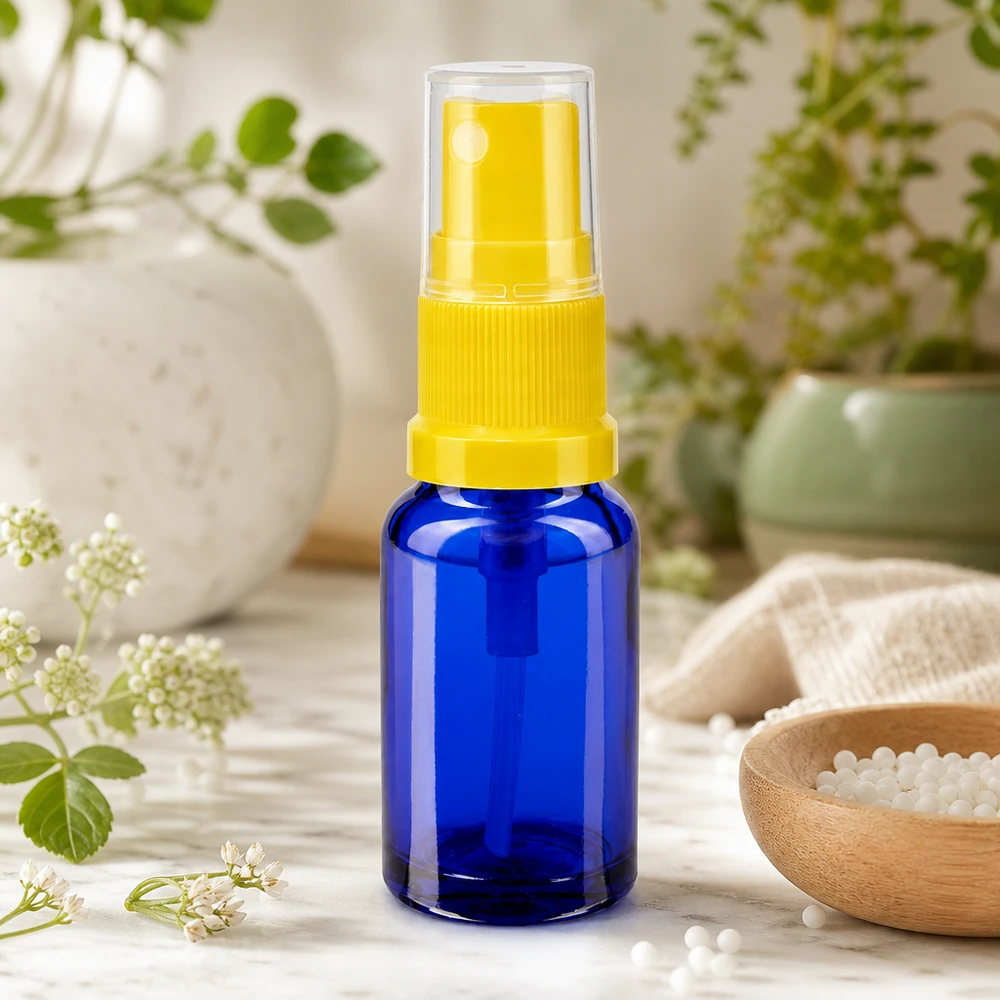 Pharmazeutische Sprayflasche 30ml in Blauglas mit gelbem Pumpzerstäuber für Lösungen