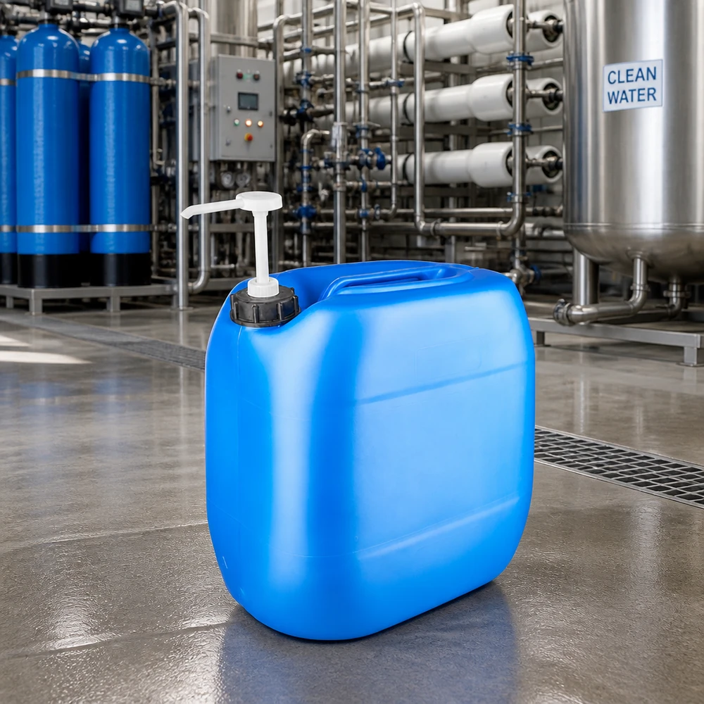 Tragbarer 30 Liter Flüssigkeitsbehälter blau mit Pumpaufsatz für industrielle Anwendungen