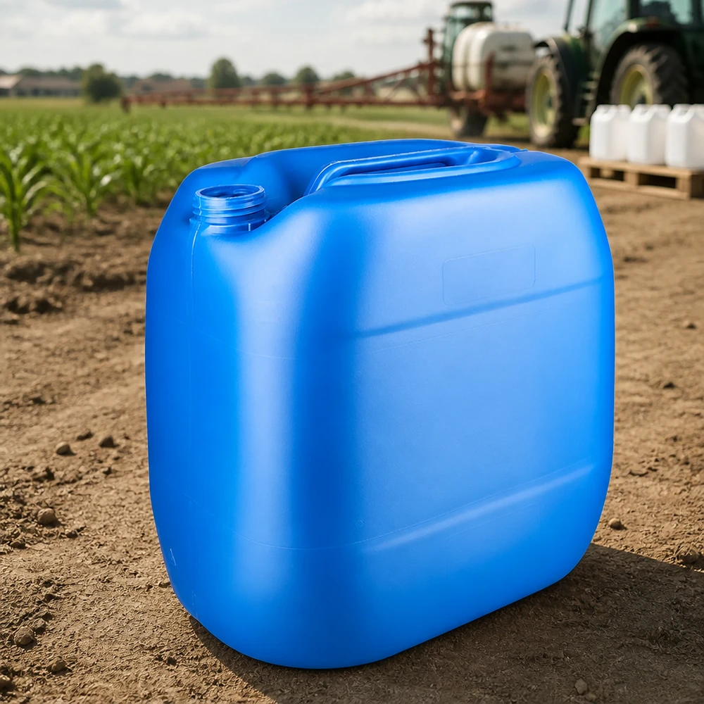 Kanister 30 Liter blau ohne Verschluss Stapelbarer Kunststoffkanister 30 Liter blau ohne Deckel für Pflanzenschutzmittel im Einsatz