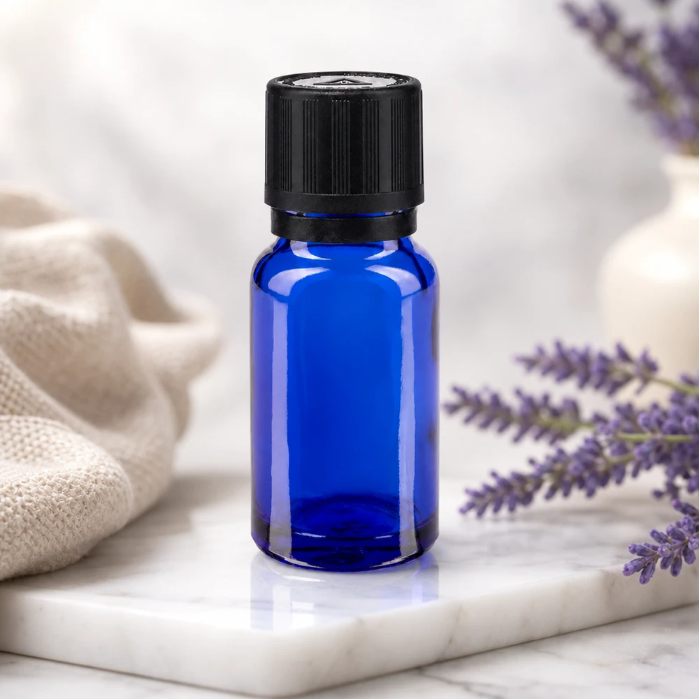Apothekenflasche blau 10ml Tropfer Giessring 1mm schwarz Kindersicherung Blindenwarnsymbol Originalitätsverschluss Kobaltblaues Apothekerglas 10ml mit 1mm Tropfeinsatz und Originalverschluss für ätherische Öle