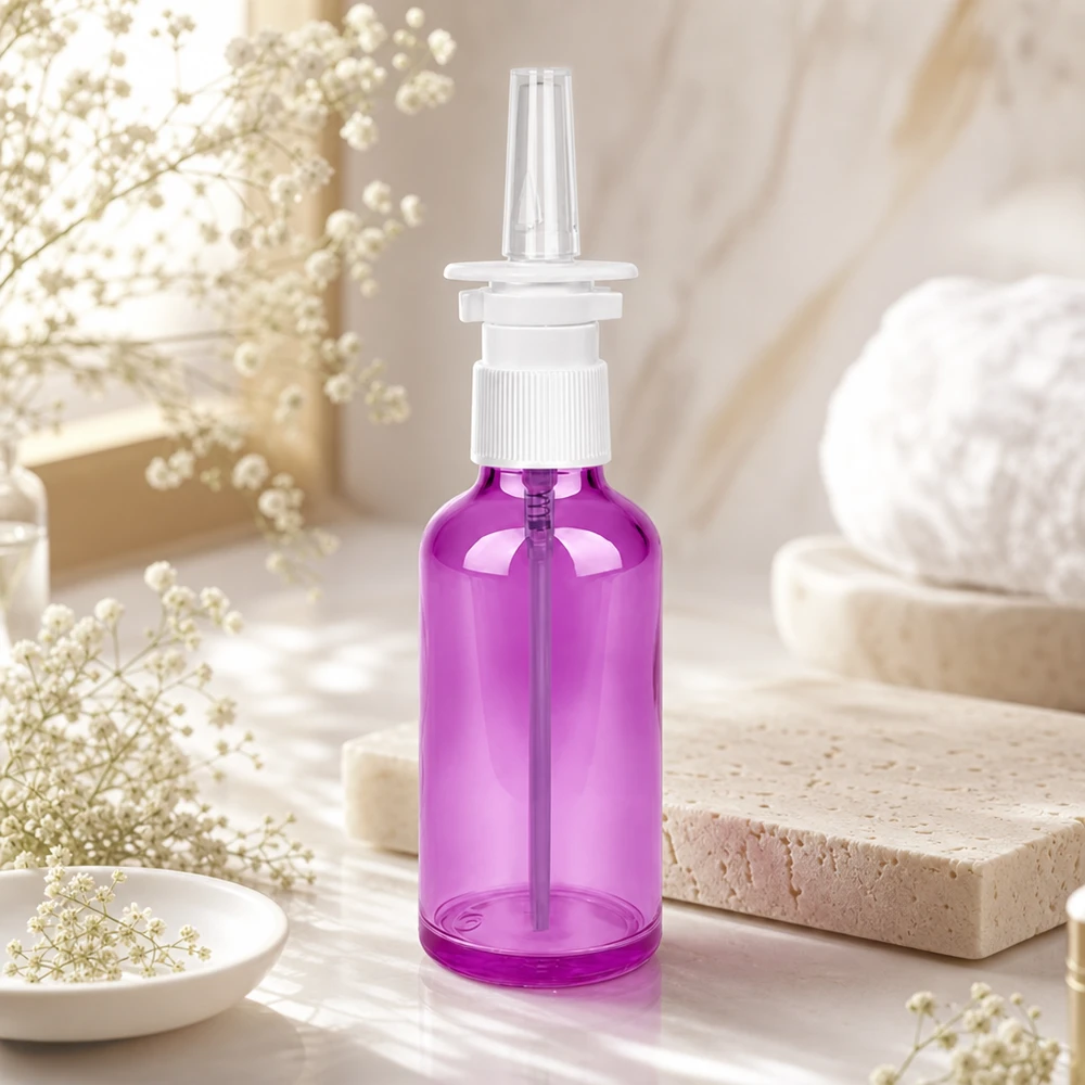 50ml Nasensprayflasche weiß/transparent Standard PurpleLine. UT18/50 Hochwertige 50ml Nasensprayflasche in Violett mit präzisem Pumpsprühsystem für Allergiker