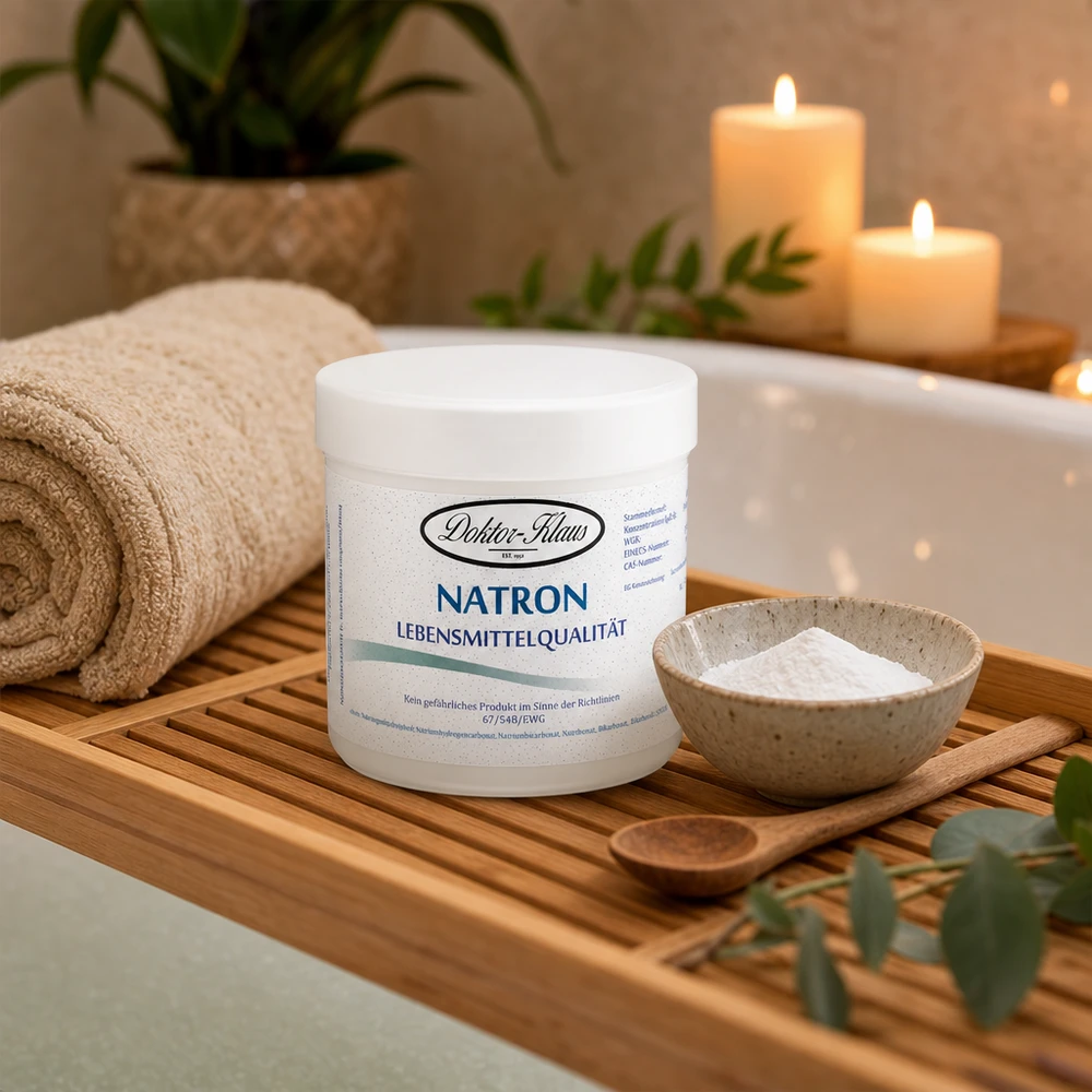 Natron Doktor Klaus 250g Premium-Qualität in romantischer Badezimmer-Dekoration mit Pflanzen