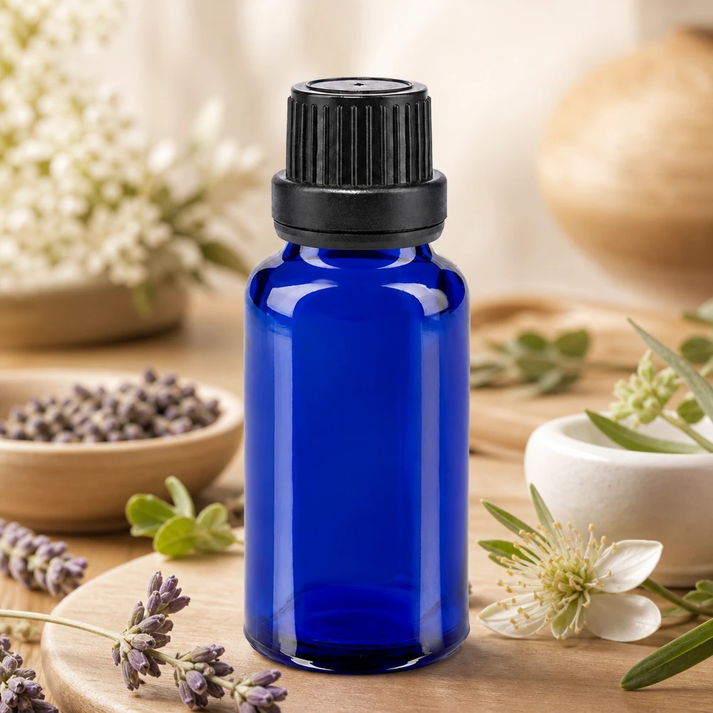 UV-Schutz Apothekerflasche kobaltblau 20ml mit OV Verschluss und Lavendelblüten Dekoration