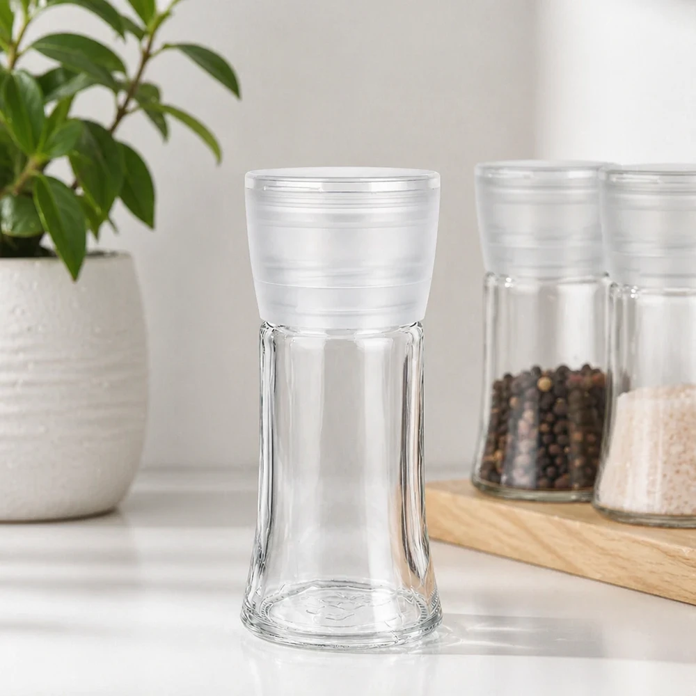 Salz-/Gewürzglas 95ml mit Mühle Vario weiss Transparentes Salzmühlenglas 95ml mit geripptem weissem Kunststoffaufsatz in Küchenumgebung