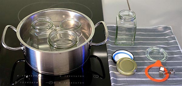 Gläser im Topf sterilisieren