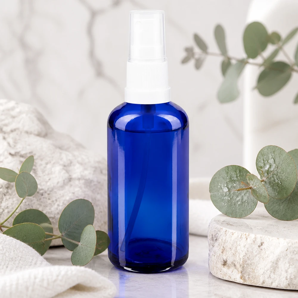 Apothekenflasche blau 50ml Sprayaufsatz weiß Blaue Apothekerglas Sprayflasche 50ml mit transparentem Sprühkopf in weiß